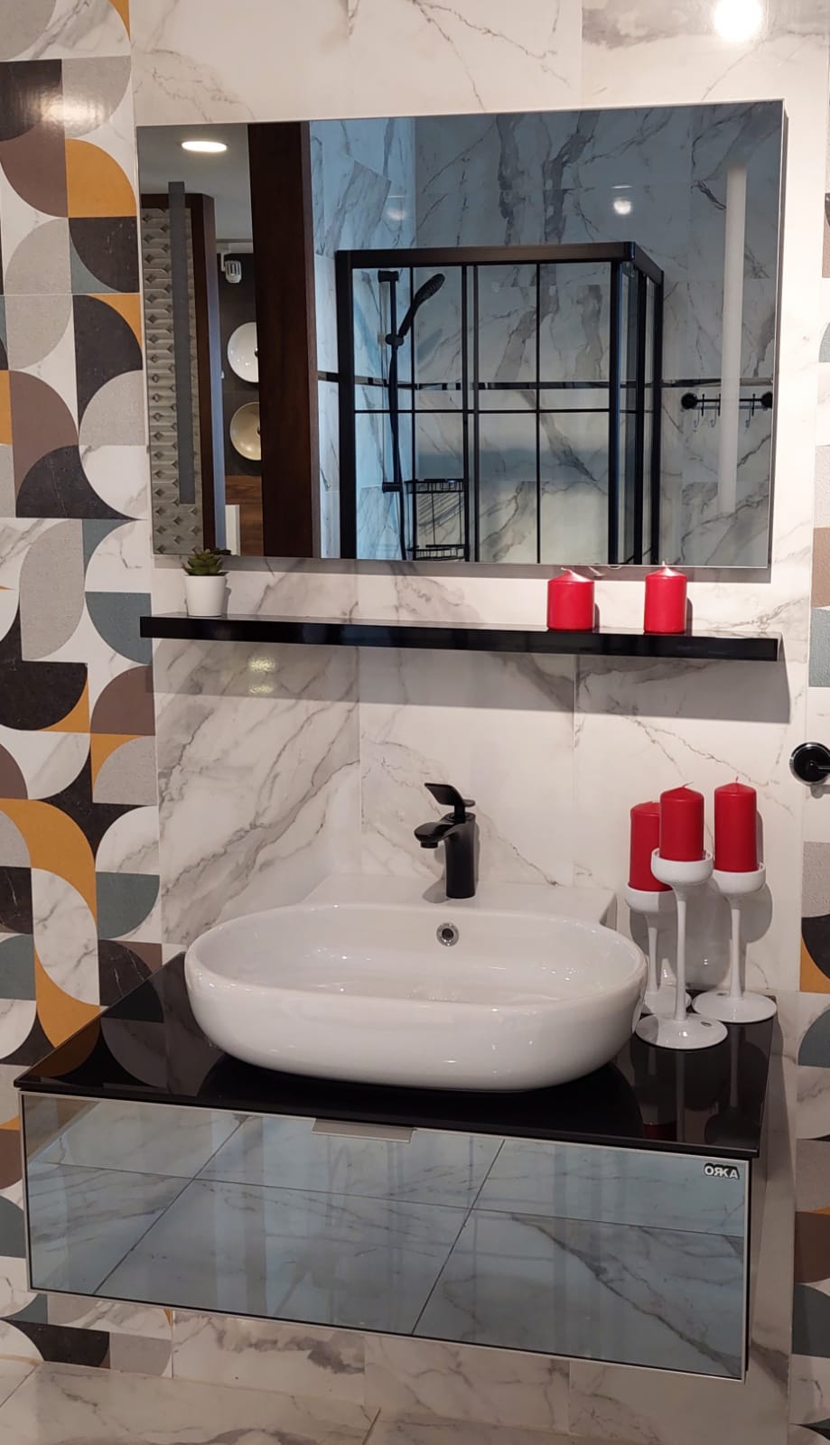 YALIKOY SIYAH CAM 90CM TKM BANYO DOLABI(BEYAZ LVB)